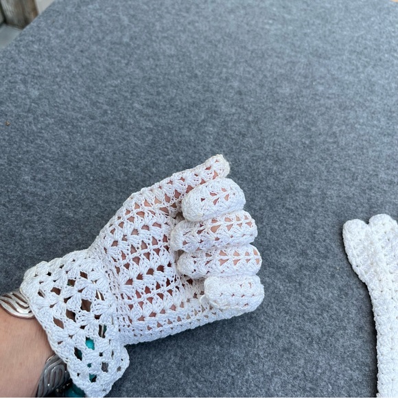 White vintage crochet gloves - Picture 3 of 6